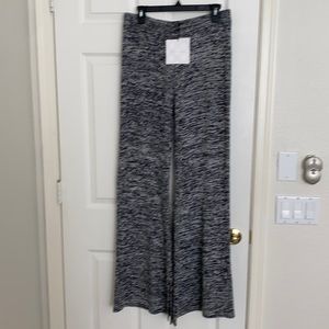 NWT! Victoria Beckham pull on, knit flared pants.